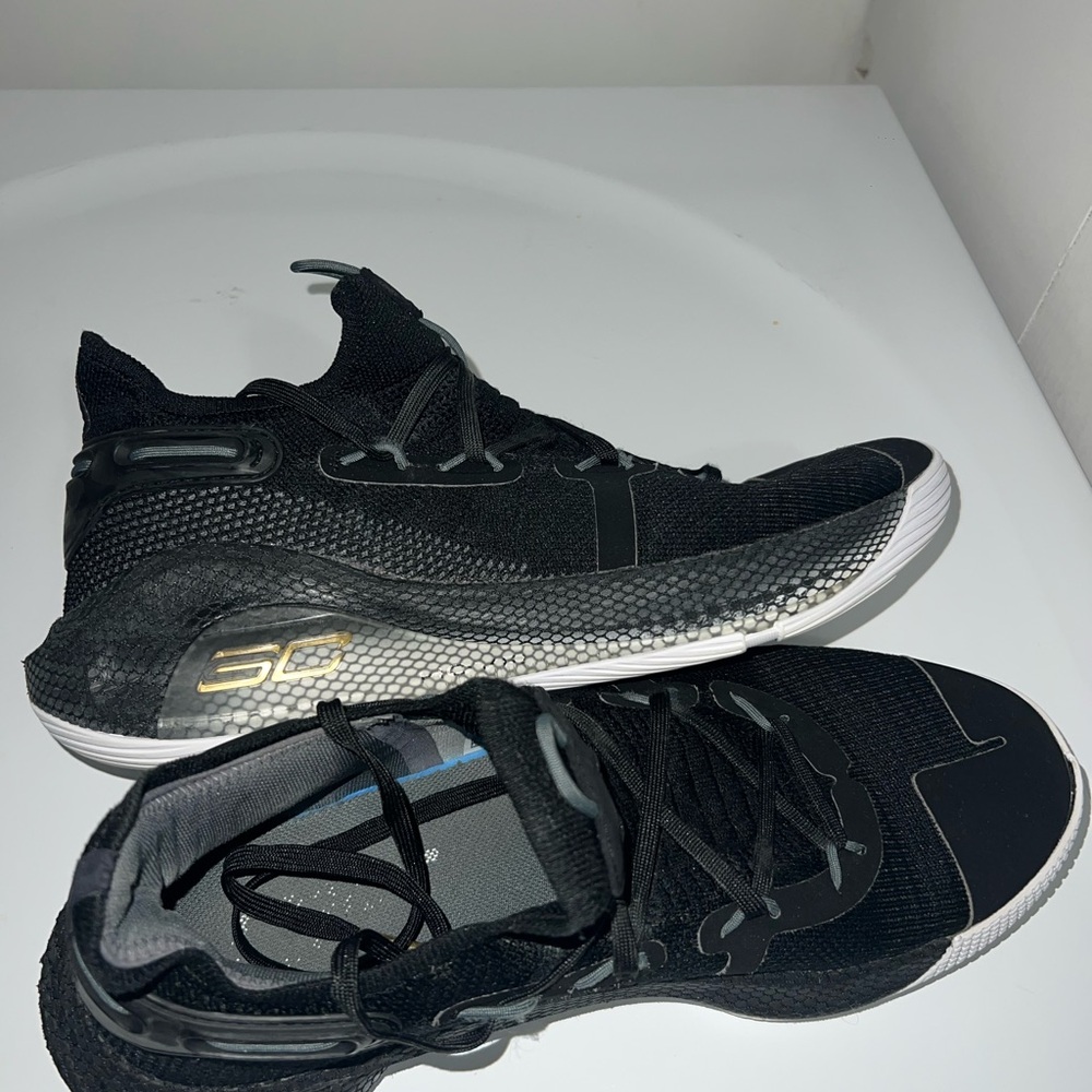 Black under armour curry basketball shoes